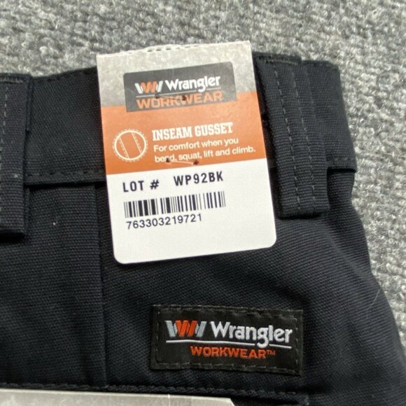 Wrangler Workwear Shorts Mens 36 x 12 Black Plain Front Inseam GusseI Sturdy - Picture 4 of 9